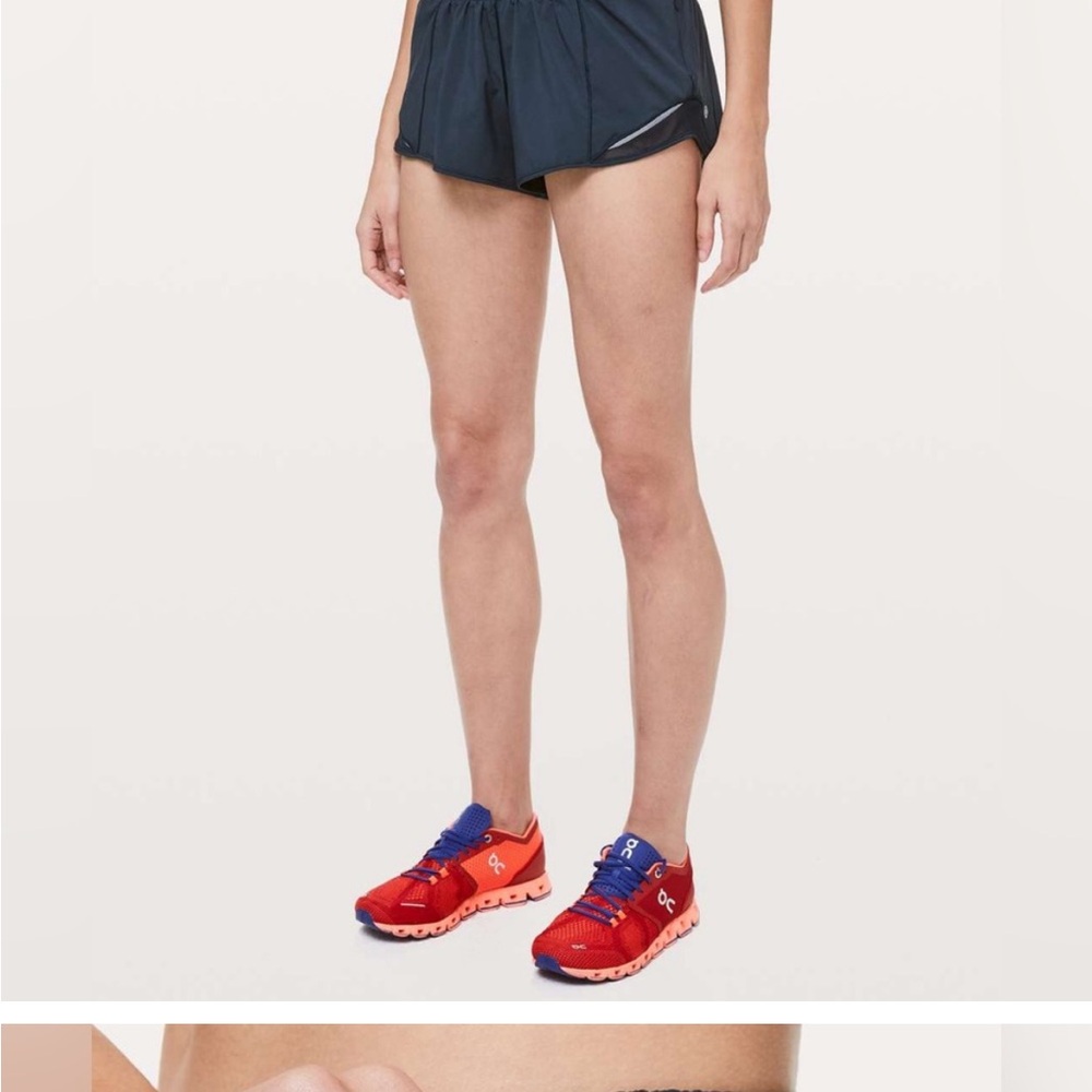 Lululemon Hotty Hot 2.5 Navy shorts SIZE 6